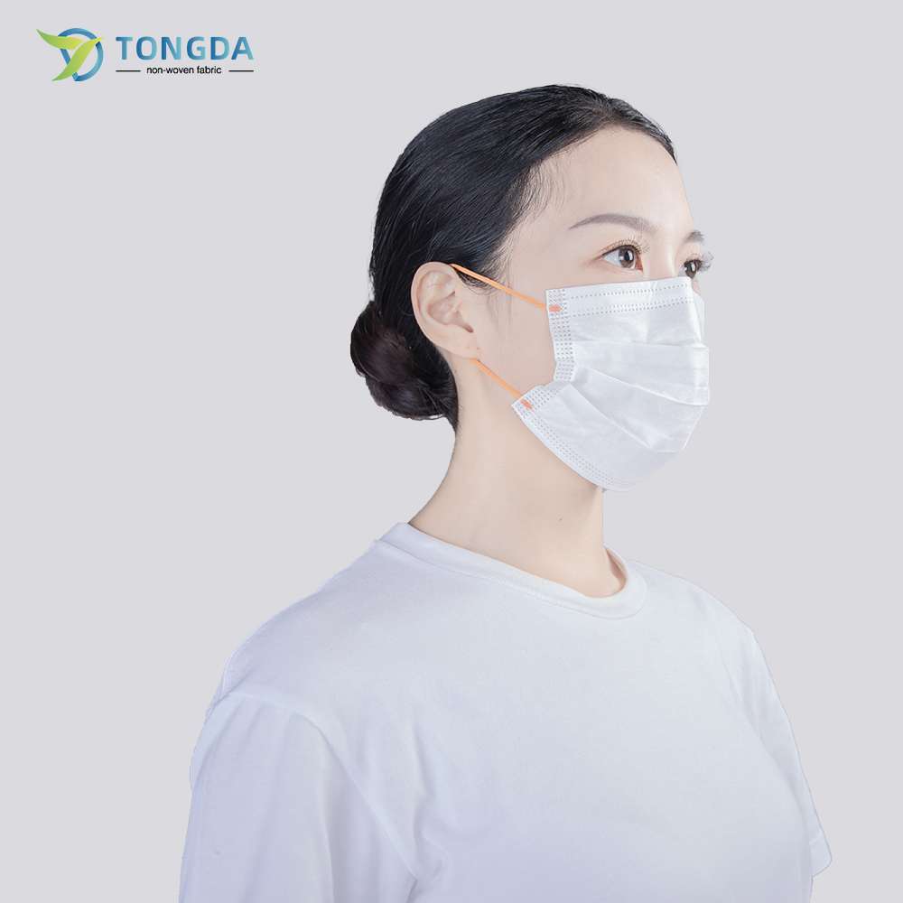 Mascarilla colorida con gancho para la oreja